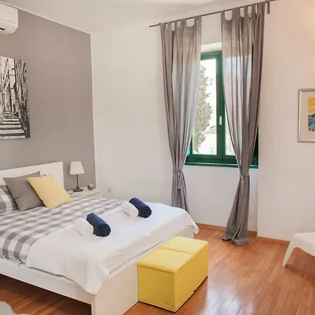 Apartment Petini Sibenik